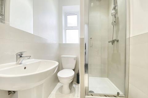 5 bedroom apartment to rent, Cowley Road, Uxbridge, UB8