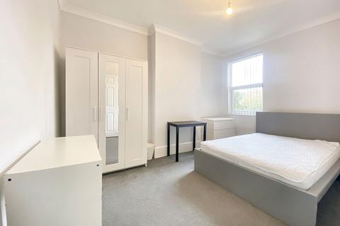 5 bedroom apartment to rent, Cowley Road, Uxbridge, UB8