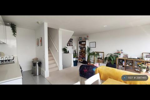 2 bedroom flat to rent, Aragon Tower, London, SE8
