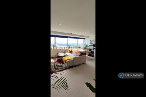2 bedroom flat to rent, Aragon Tower, London, SE8