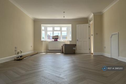 3 bedroom end of terrace house to rent, Oakmere Road, London, SE2