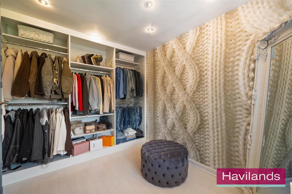 Walk-in wardrobe