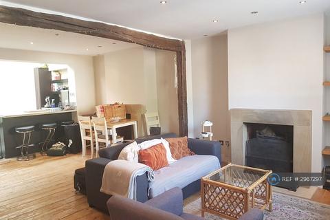 2 bedroom semi-detached house to rent, Rasper Road, London, N20