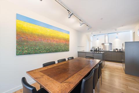 4 bedroom terraced house to rent, Ennismore Mews, Knightsbridge, London SW7