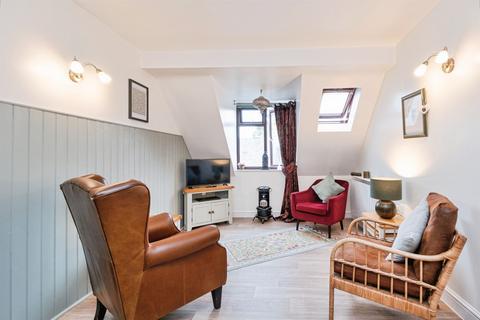 2 bedroom apartment for sale, High Street, Buckingham