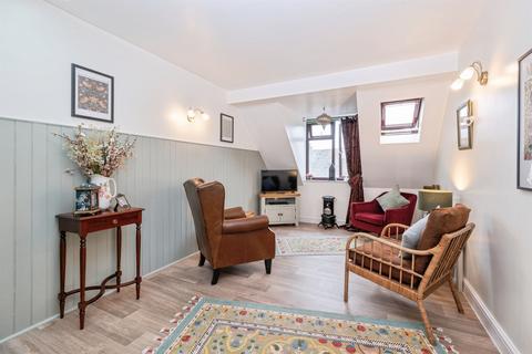 2 bedroom apartment for sale, High Street, Buckingham