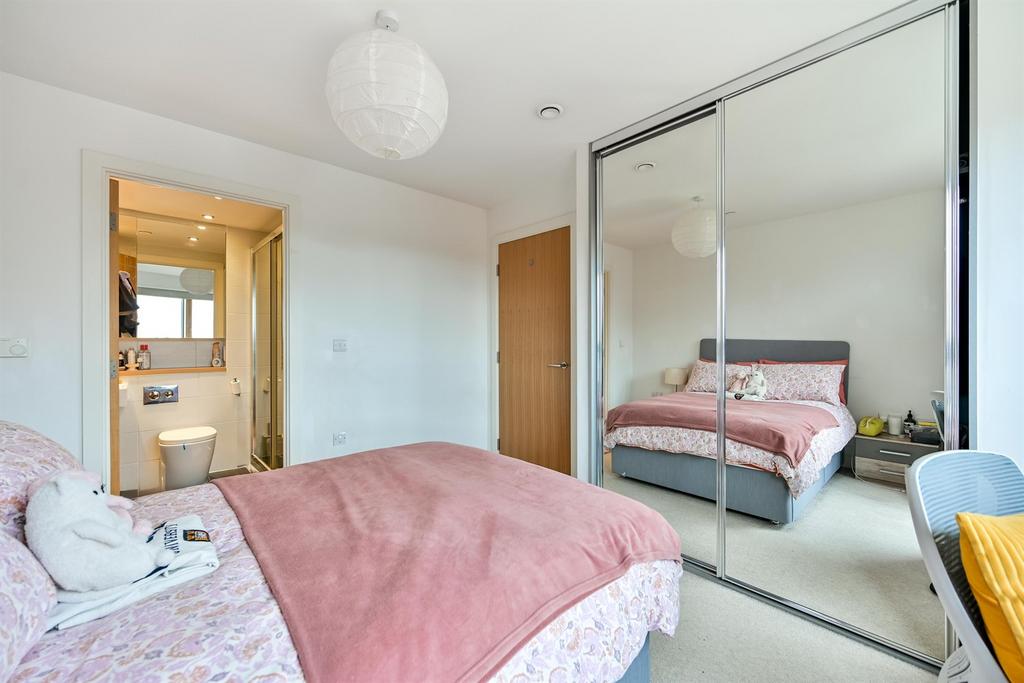 Apartment in Reading - View 4