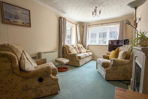 2 bedroom bungalow for sale, Kingshill Gardens, Nailsea, Bristol, North Somerset, BS48