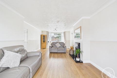4 bedroom semi-detached house for sale, Cross Gates Road, Leeds