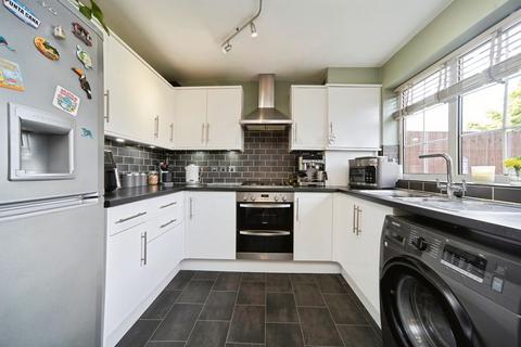 3 bedroom townhouse for sale, Prospect View, Bramley, Leeds