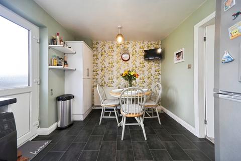 3 bedroom townhouse for sale, Prospect View, Bramley, Leeds