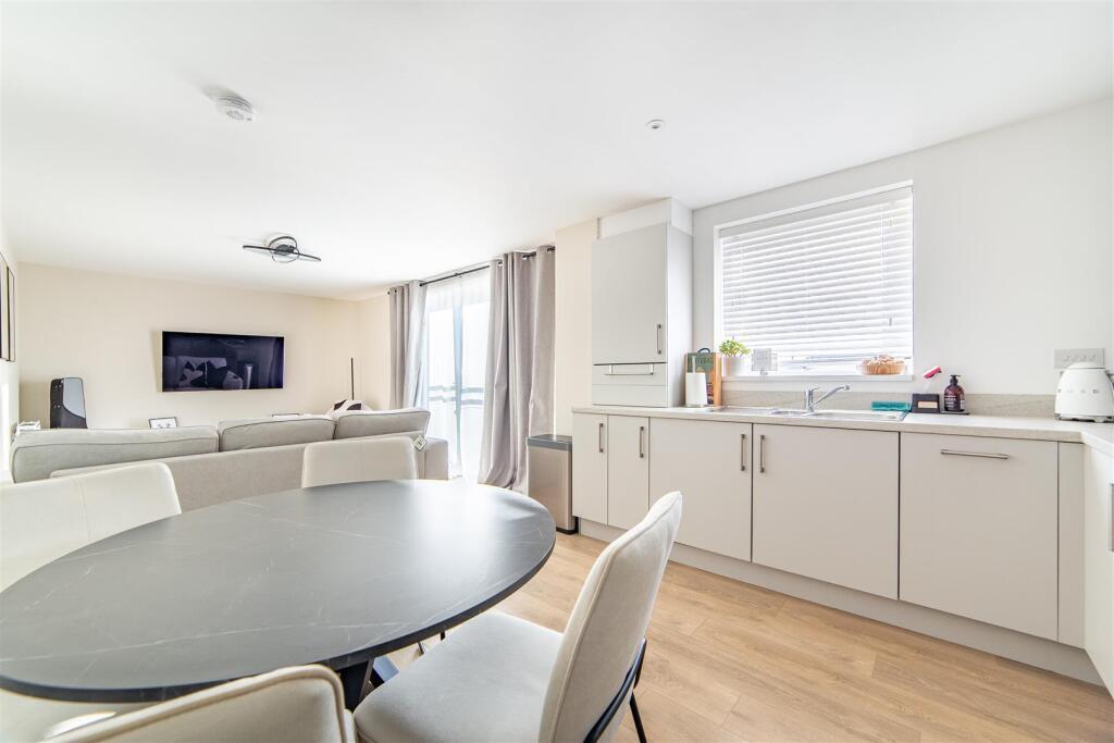 Apartment in Sheffield, South Yorkshire - View 5