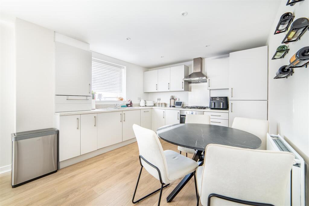 Apartment in Sheffield, South Yorkshire - More