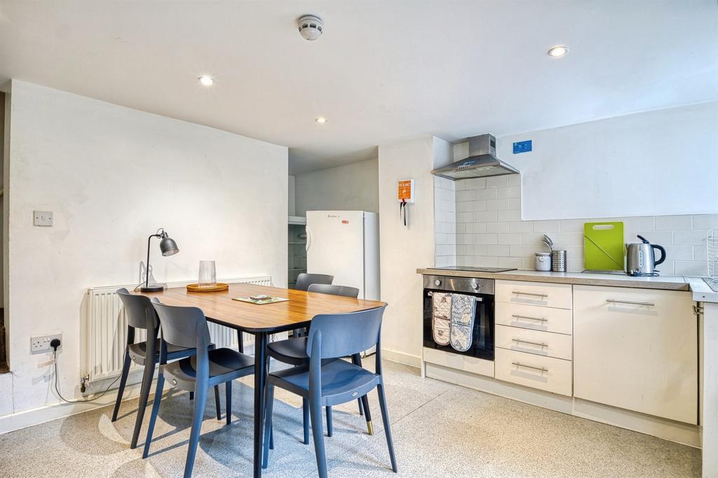 House in Leeds, Beckett Park, Headingley - View 4