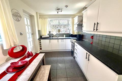 3 bedroom semi-detached house for sale, Green Hill Road, Leeds