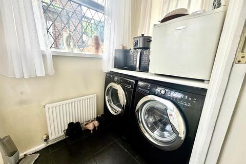 3 bedroom semi-detached house for sale, Green Hill Road, Leeds