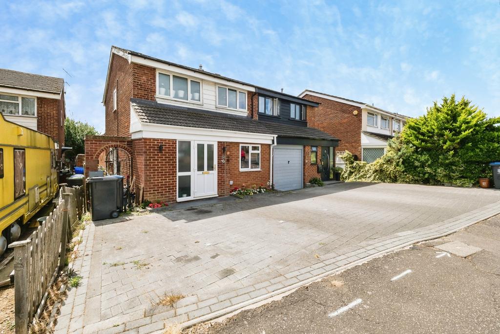Detached house exterior, driveway