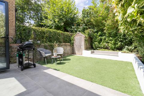 2 bedroom flat for sale, Upper Tollington Park, Stroud Green, N4