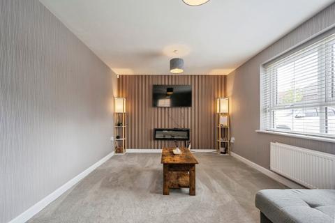 3 bedroom semi-detached house for sale, Bevin Close, Doncaster DN11