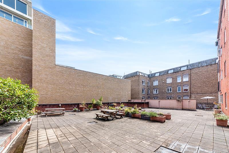 Apartment in London - More