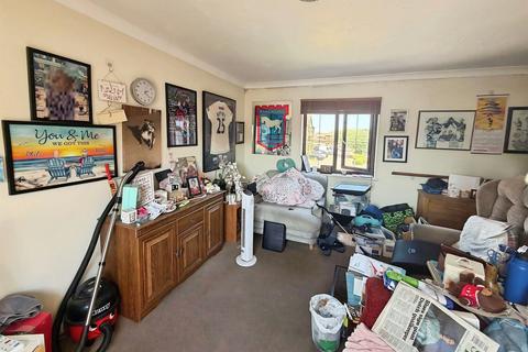 2 bedroom flat for sale, Warwick Road, Clacton-On-Sea
