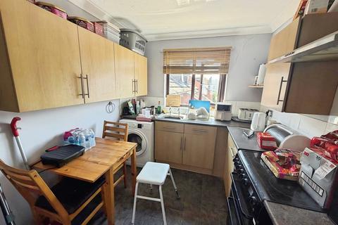 2 bedroom flat for sale, Warwick Road, Clacton-On-Sea