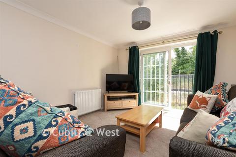 2 bedroom flat for sale, Stafford Rise, Caterham CR3