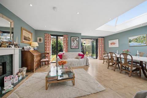 4 bedroom semi-detached house to rent, Rattray Road, London SW2