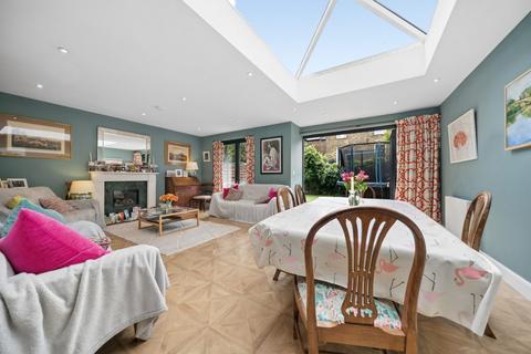 4 bedroom semi-detached house to rent, Rattray Road, London SW2