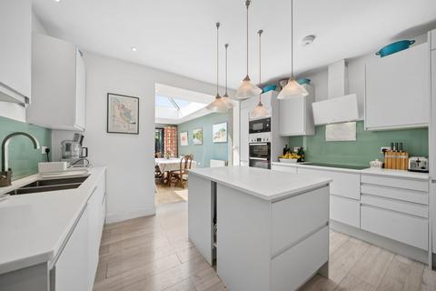 4 bedroom semi-detached house to rent, Rattray Road, London SW2