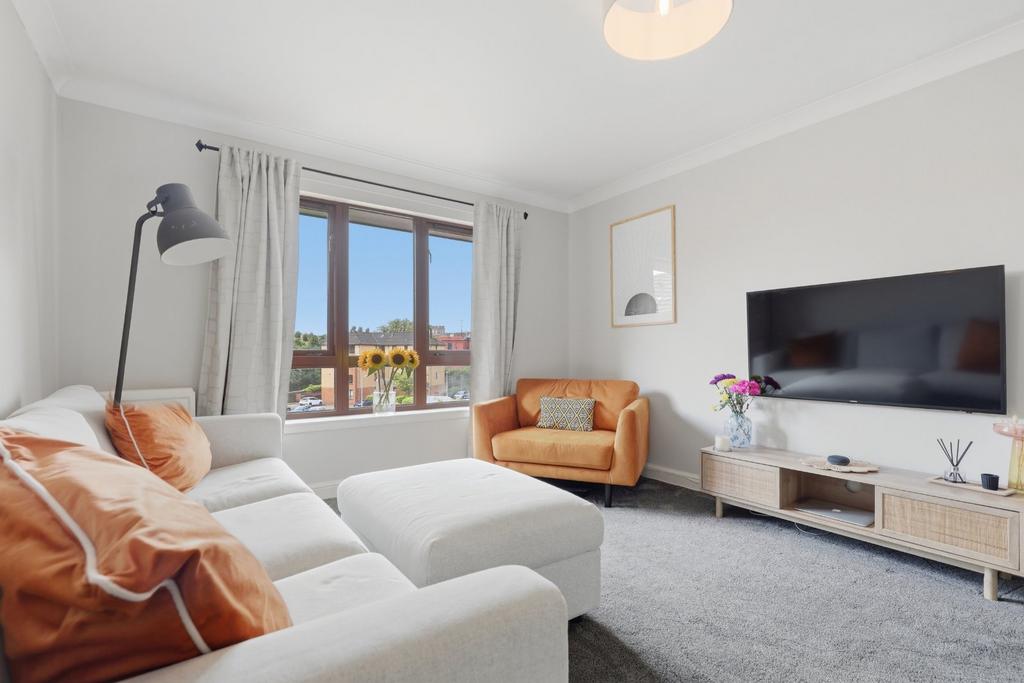 Apartment in Paisley, Renfrewshire - View 2