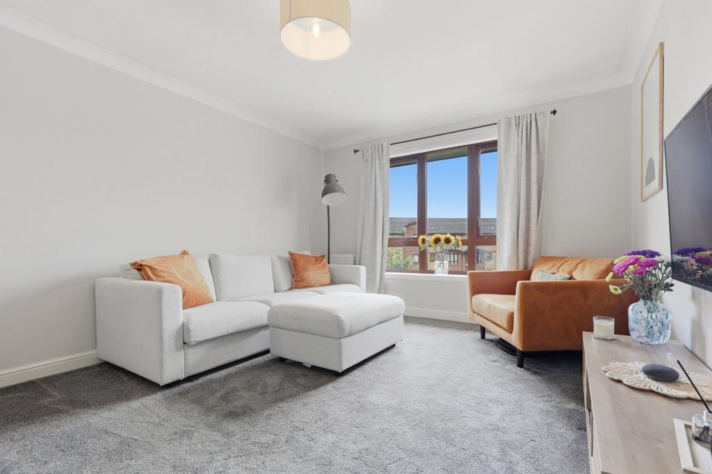 Apartment in Paisley, Renfrewshire - View 3