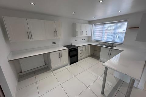 3 bedroom terraced house to rent, Greygarth Close, Hull, HU7