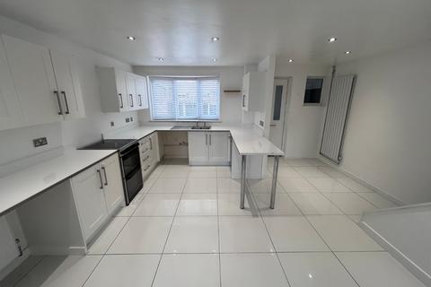 3 bedroom terraced house to rent, Greygarth Close, Hull, HU7