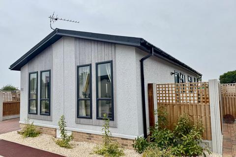 2 bedroom static caravan for sale, Clacton-on-Sea