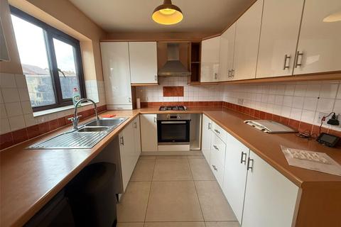 3 bedroom detached house to rent, Ruby Close, Slough, SL1