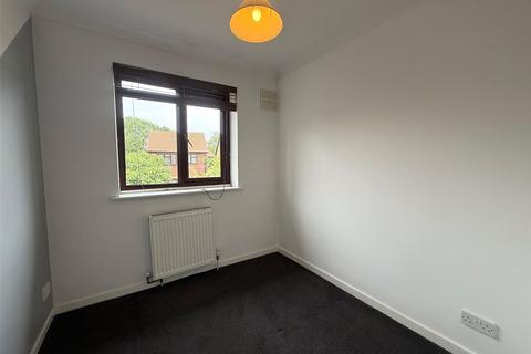 3 bedroom detached house to rent, Ruby Close, Slough, SL1