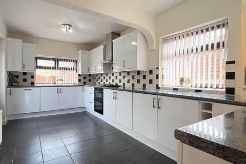 3 bedroom bungalow for sale, Carlton Way, Royton