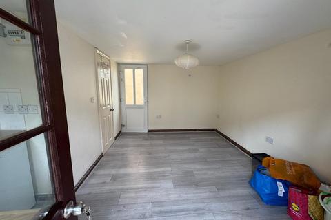 4 bedroom terraced house to rent, Thornton Heath CR7
