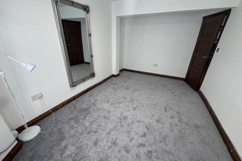 4 bedroom terraced house to rent, Thornton Heath CR7