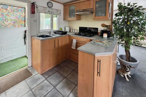 2 bedroom detached bungalow for sale, Singer Avenue, Jaywick, CLACTON-ON-SEA