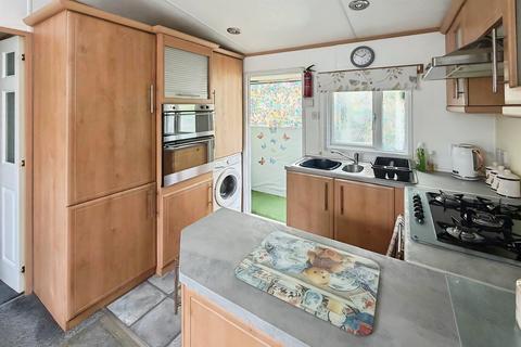 2 bedroom detached bungalow for sale, Singer Avenue, Jaywick, CLACTON-ON-SEA