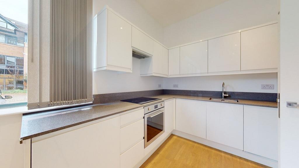 Apartment in Brentford - View 2