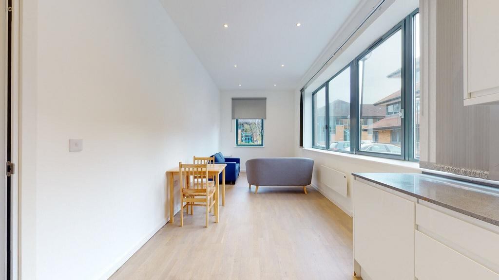 Apartment in Brentford - View 5