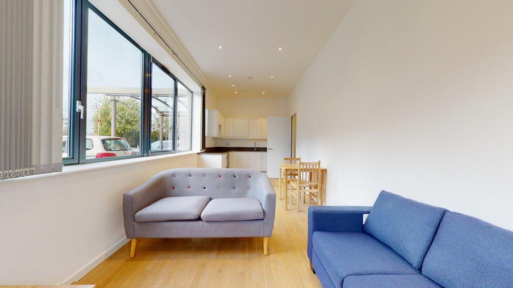 Apartment in Brentford - More