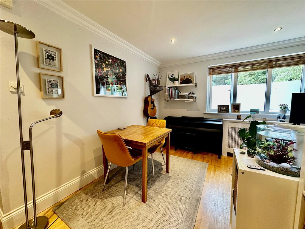 Apartment in Poole - View 5
