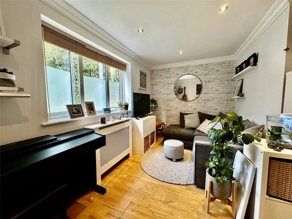 Apartment in Poole - More