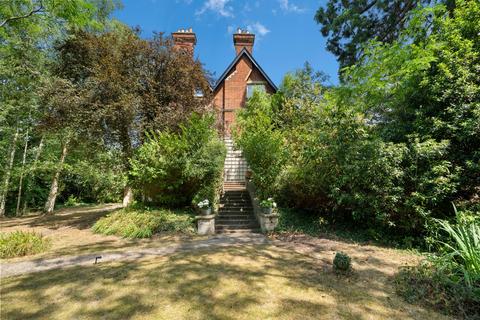 3 bedroom flat for sale, Fairmile Park Road, Pine View Fairmile Park Road, KT11