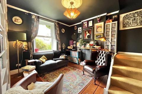 3 bedroom terraced house for sale, Norfolk Street, Glossop