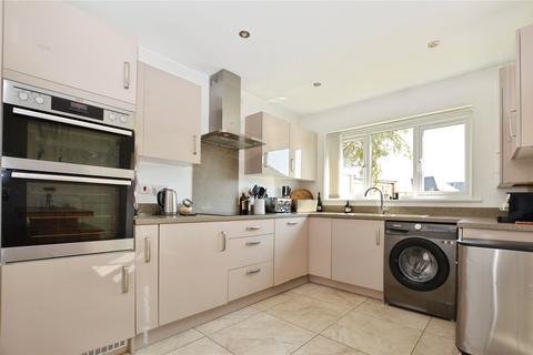 4 bedroom semi-detached house for sale, Dulwich Avenue, Basildon, Essex, SS15
